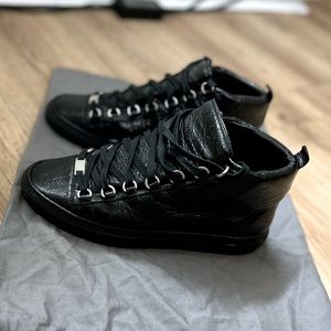 Balenciaga, Size 40, Black